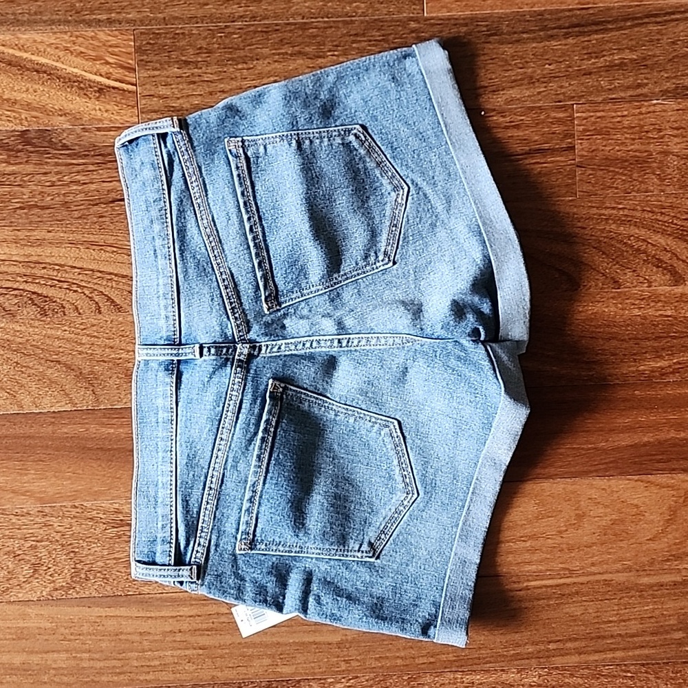 Women's Old Navy Denim Jean Shorts Size 6 - Picture 2 of 5
